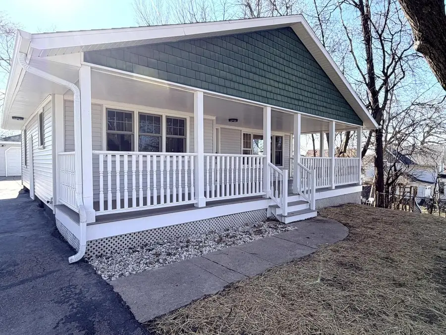 1028 Oakland AVENUE, Waukesha, WI 53186 - #2