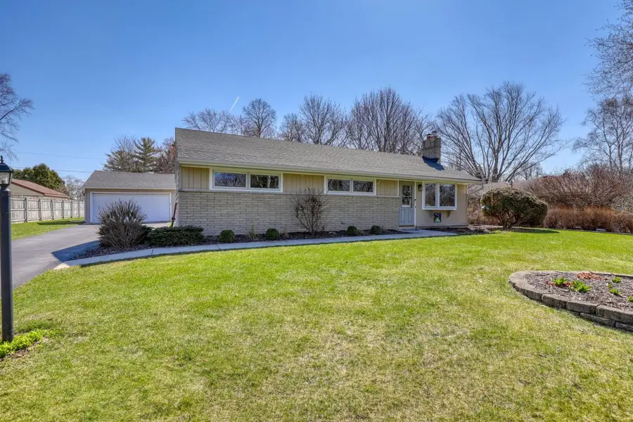 W200N9460 Woodside LANE, Menomonee Falls, WI 53051 - #2