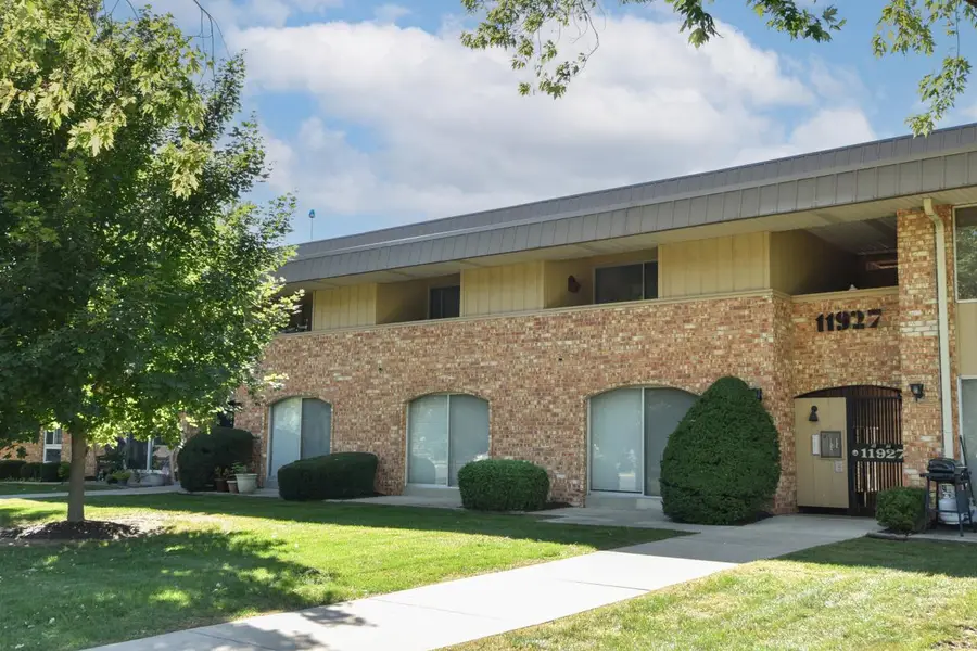 11927 W Appleton AVENUE #6, Milwaukee, WI 53224 - #2