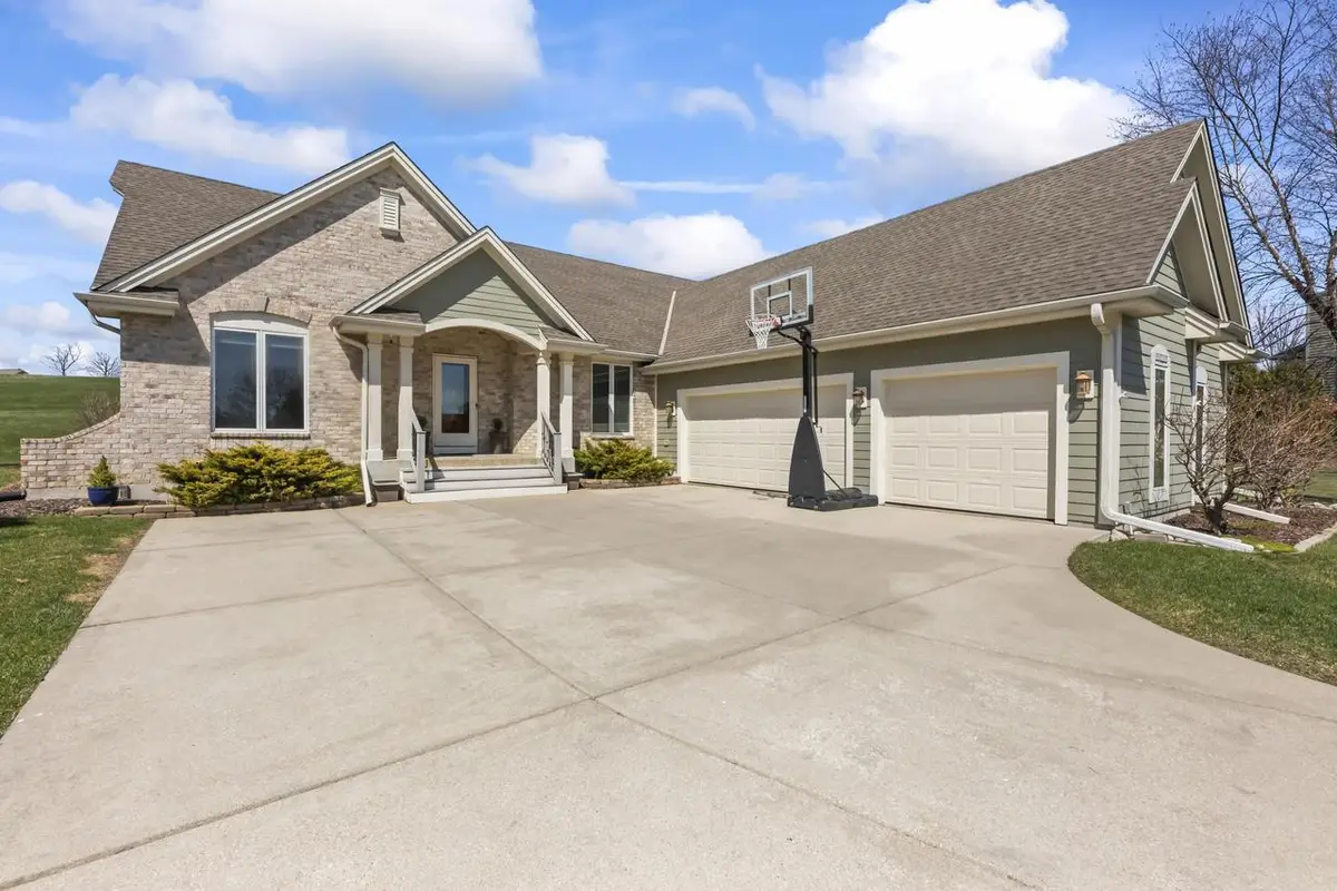 N86W27678 Meadowview COURT, Hartland, WI 53029 - #1