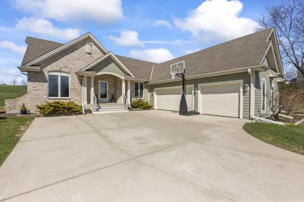 N86W27678 Meadowview COURT, Hartland, WI 53029