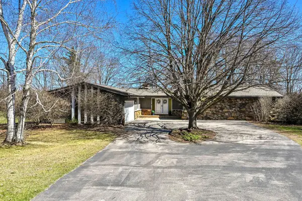 2138 Edgewood DRIVE, Grafton, WI 53024