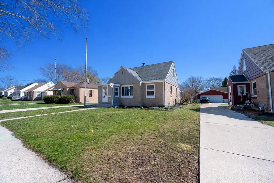 1425 E Van Beck AVENUE, Milwaukee, WI 53207 - #3