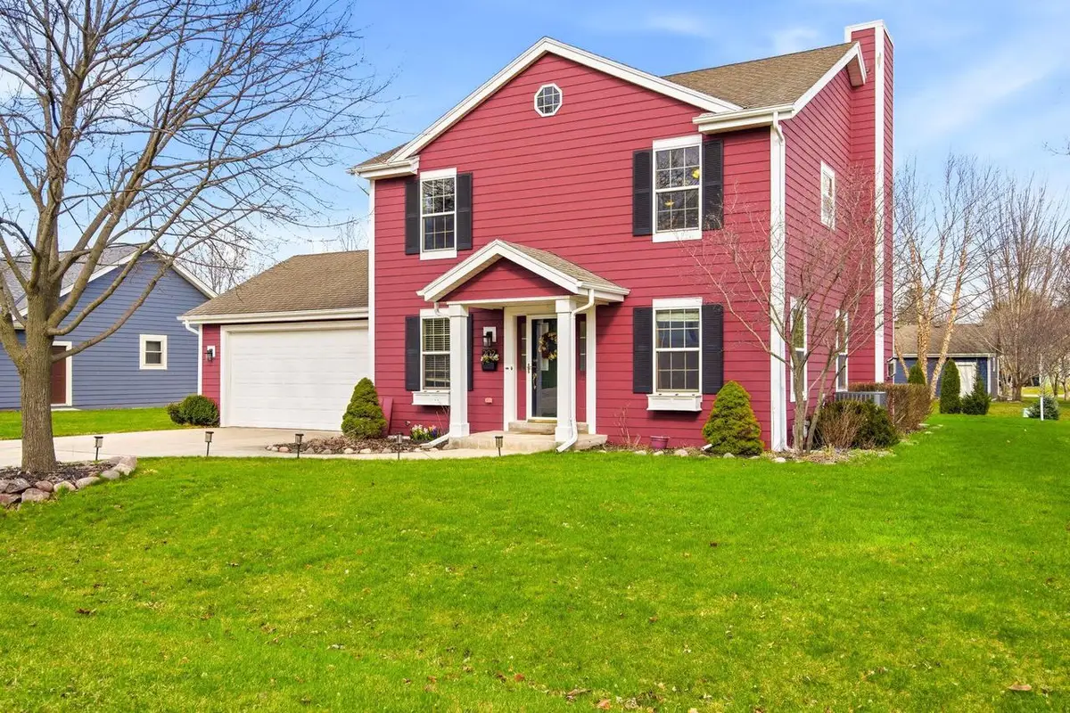202 Stocks DRIVE, Delafield, WI 53018 - #1