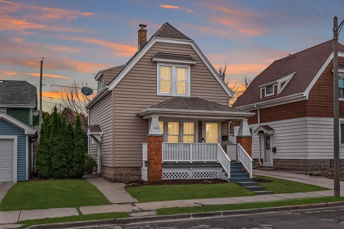 2323 E Falling Heath PLACE, Milwaukee, WI 53207 - #1