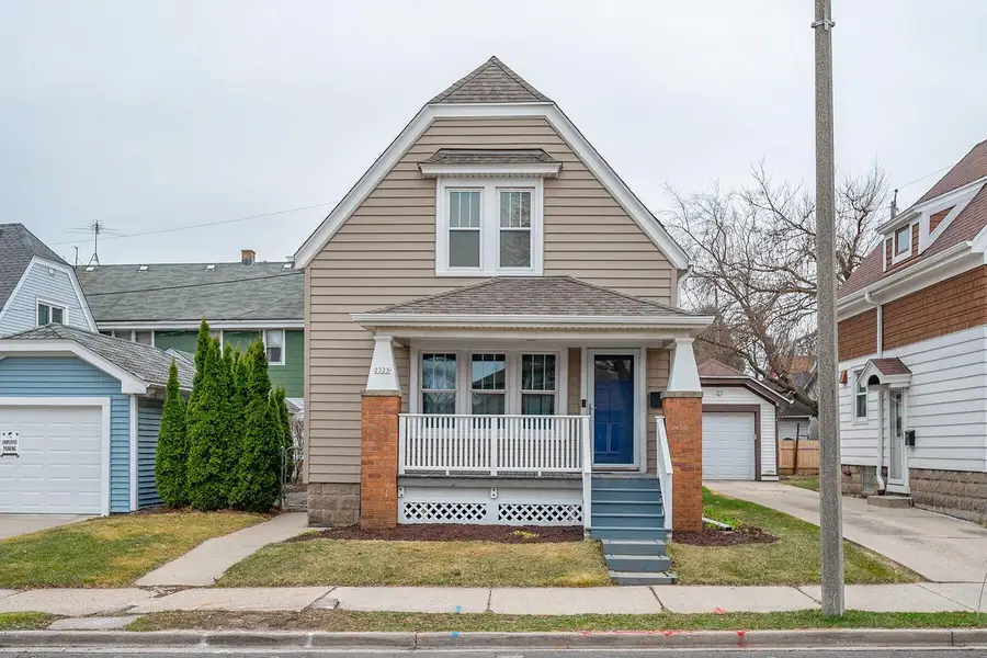 2323 E Falling Heath PLACE, Milwaukee, WI 53207 - #2