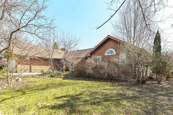 8801 Hart DRIVE, Waterford, WI 53185