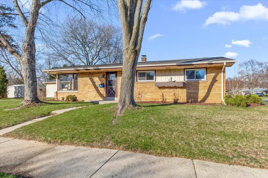 603 Meadowbrook DRIVE, West Bend, WI 53090 - #2