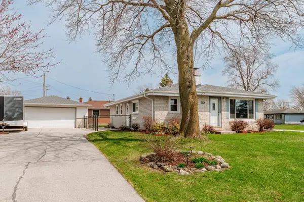 4386 S Honey Creek DRIVE, Greenfield, WI 53220