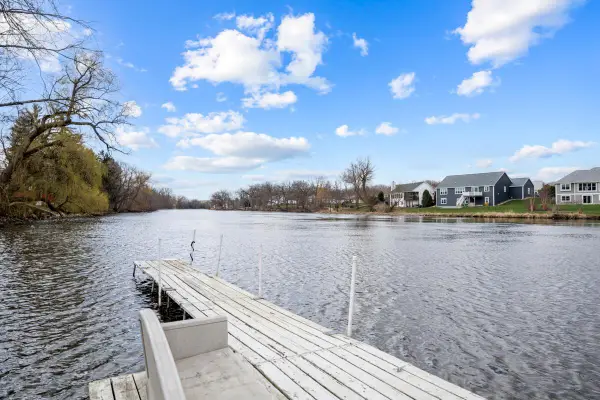 2530 N River ROAD, Waterford, WI 53185