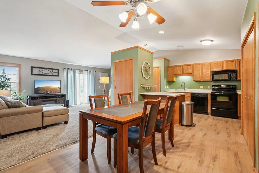 1421 Watercress CIRCLE, West Bend, WI 53095 - #2