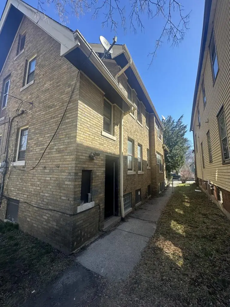 3717-3719 N Port Washington AVENUE, Milwaukee, WI 53212 - #2