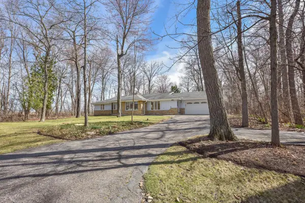 W290N9582 Deer LANE, Colgate, WI 53017