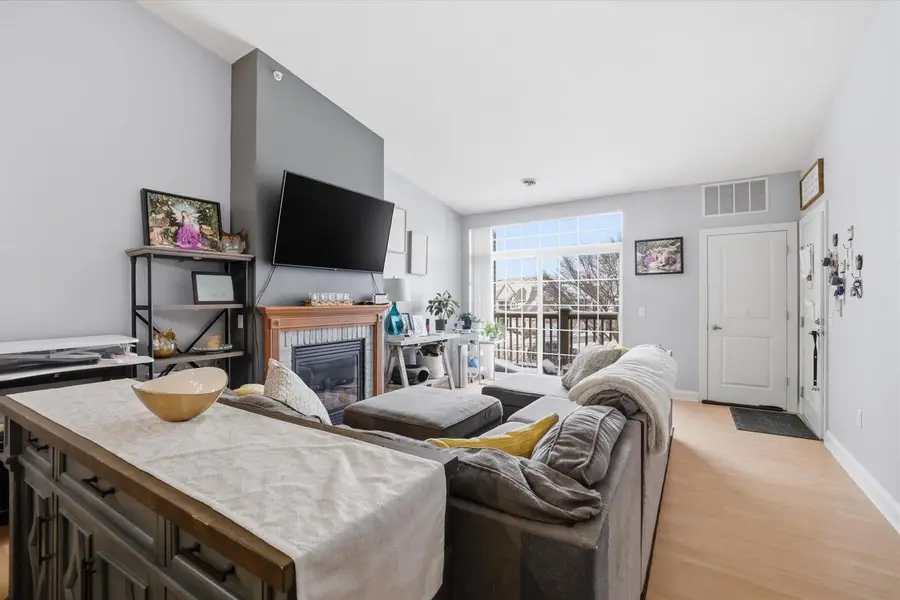 W206N16731 Blackberry CIRCLE #1526, Jackson, WI 53037 - #3