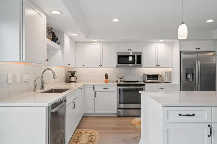 35 S Walworth AVENUE #401, Williams Bay, WI 53191 - #3