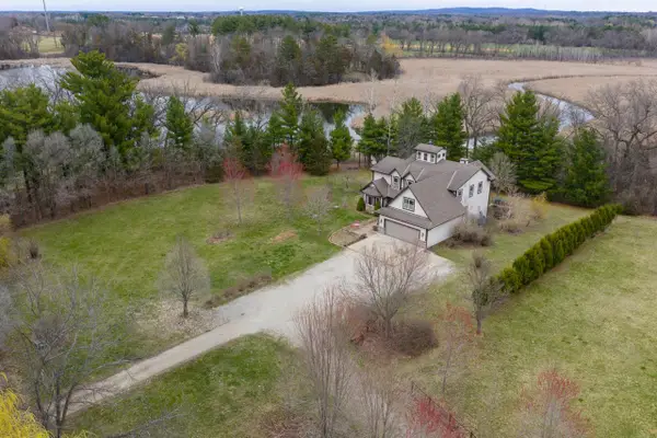 760 Mill Pond ROAD, Dousman, WI 53118