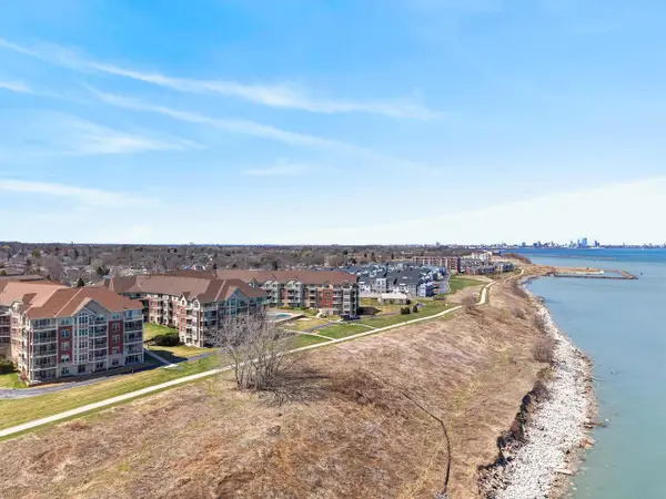 4120 Lake DRIVE #159, Saint Francis, WI 53235