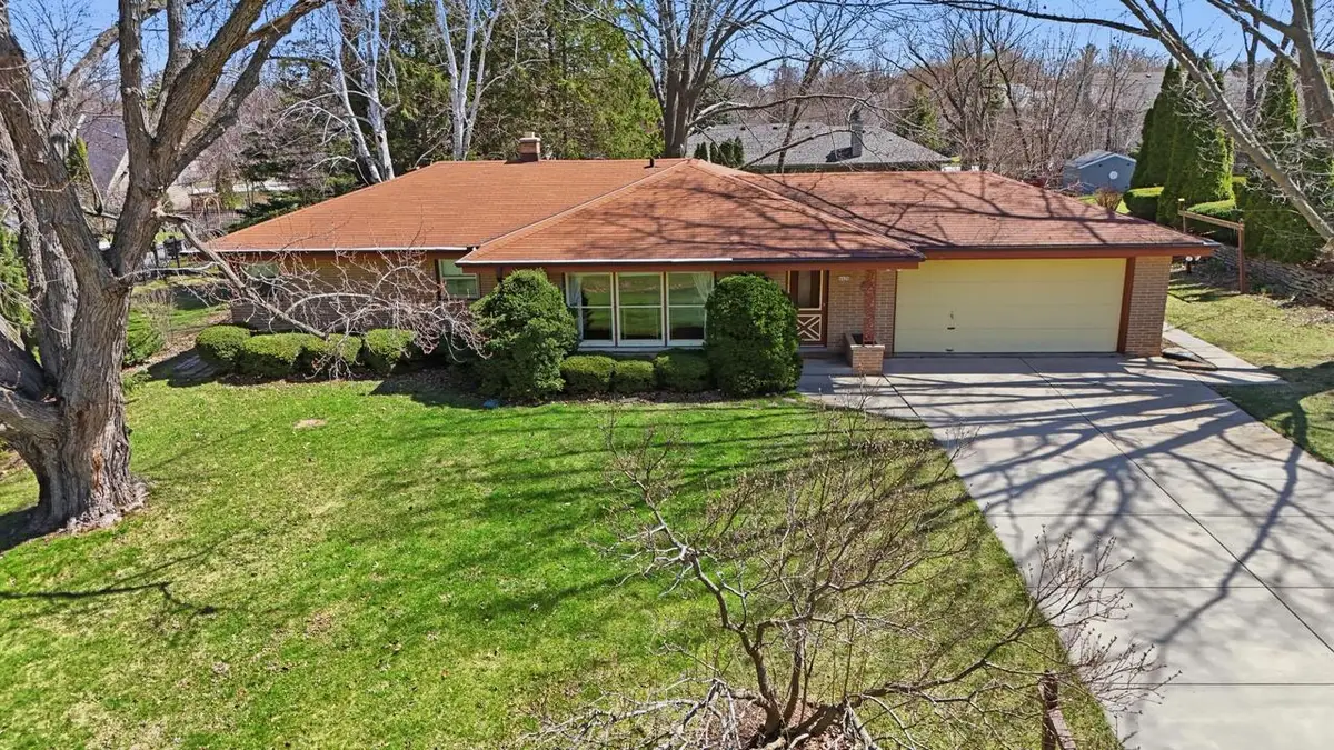 4600 S 121st STREET, Greenfield, WI 53228 - #1