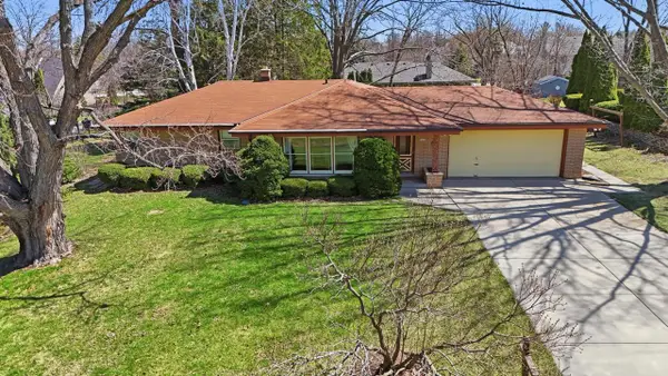 4600 S 121st STREET, Greenfield, WI 53228