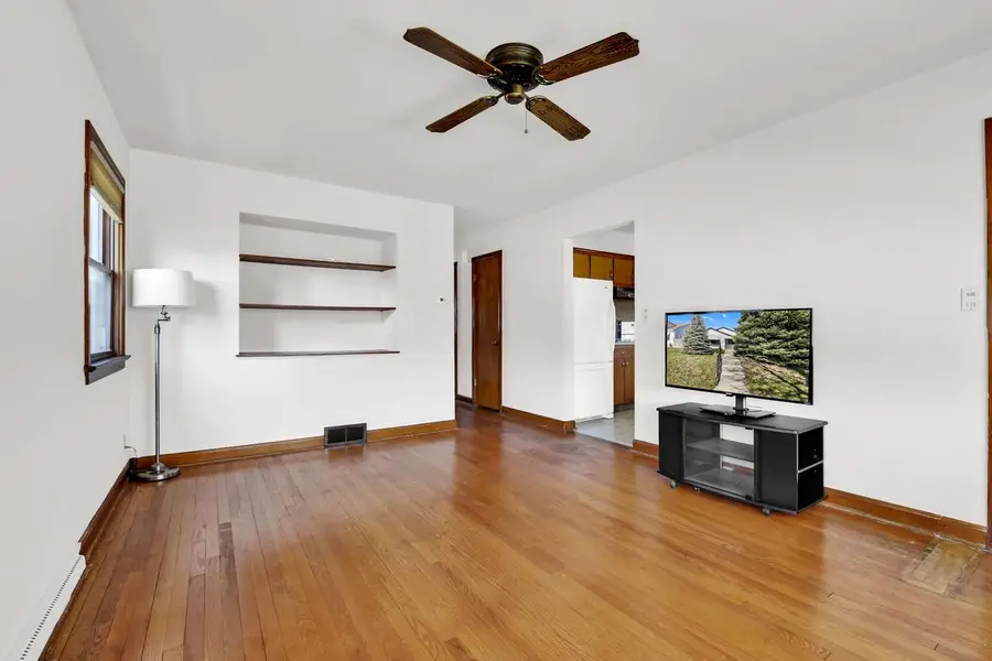 916 W Eden PLACE, Milwaukee, WI 53221 - #2