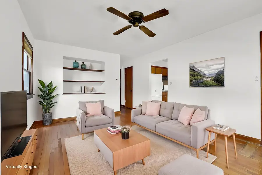 916 W Eden PLACE, Milwaukee, WI 53221 - #3