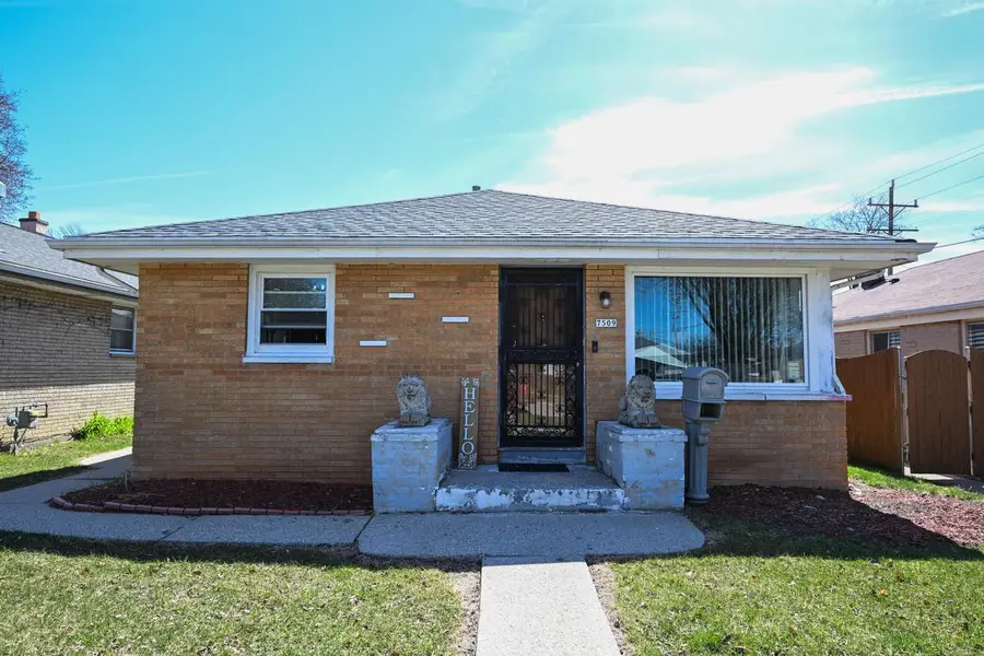 7509 W Carmen AVENUE, Milwaukee, WI 53218 - #2