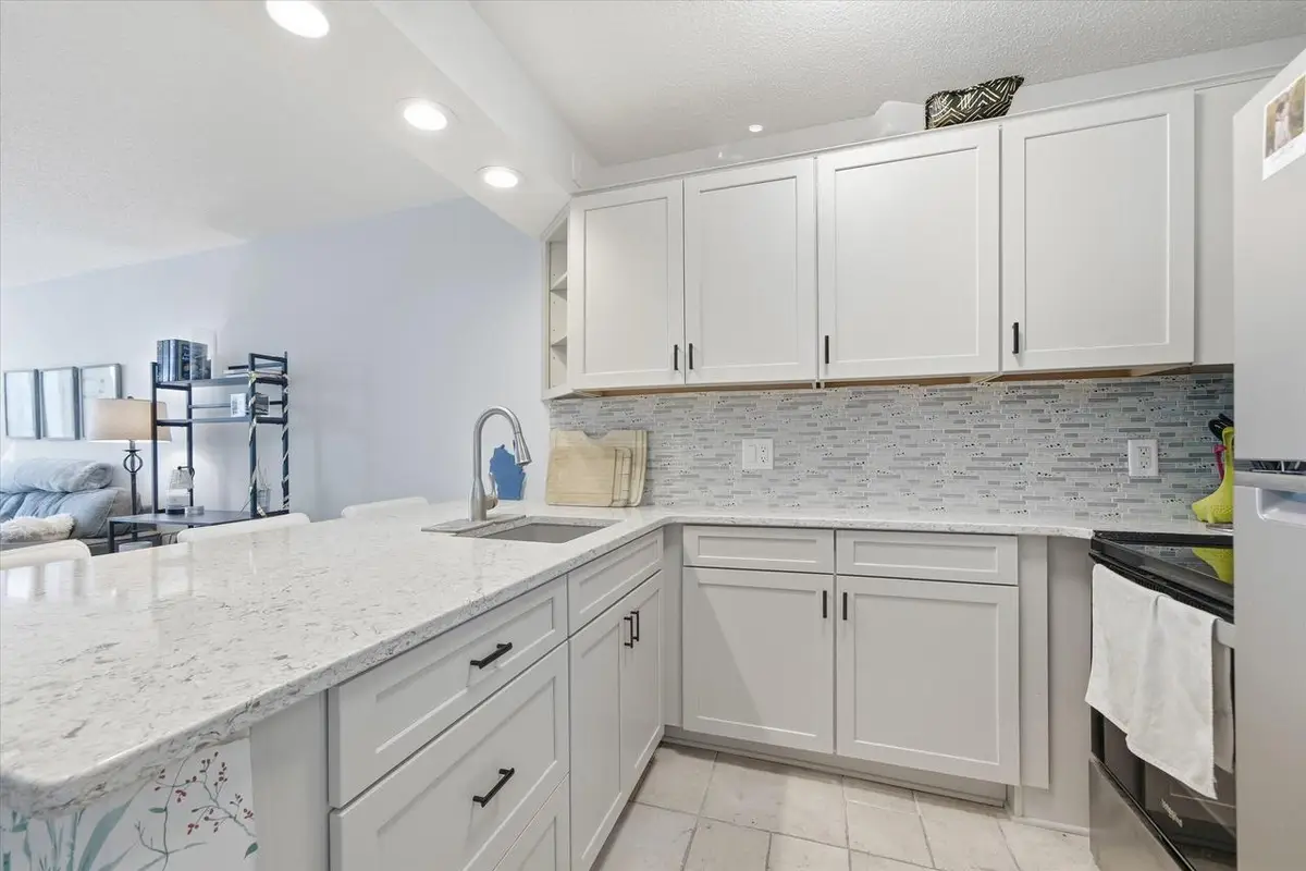 929 N Astor STREET #405, Milwaukee, WI 53202 - #1