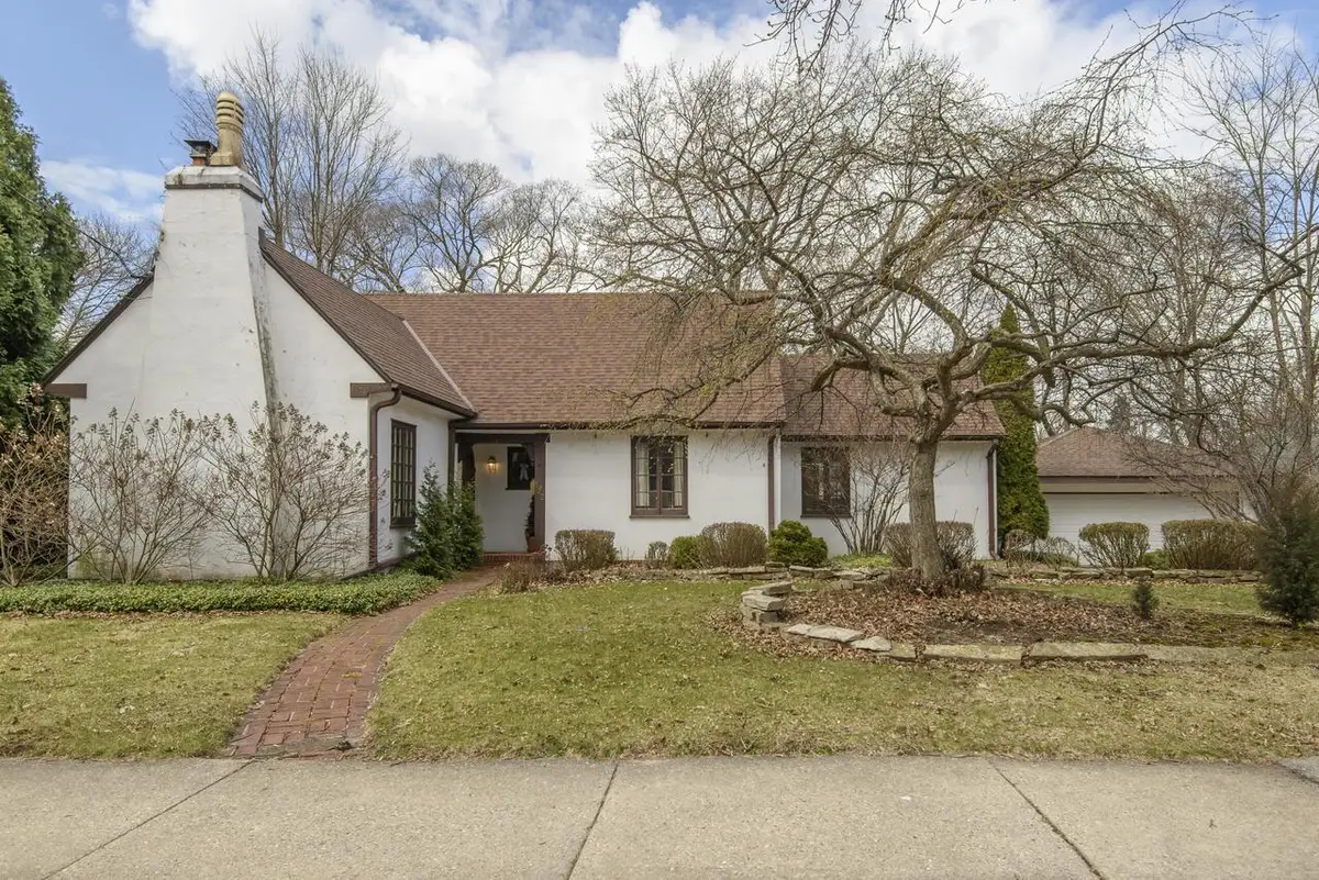 122 S Grand AVENUE, Waukesha, WI 53186 - #1