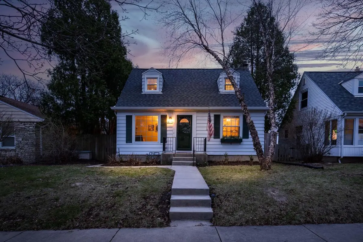8011 W Center STREET, Milwaukee, WI 53222 - #1