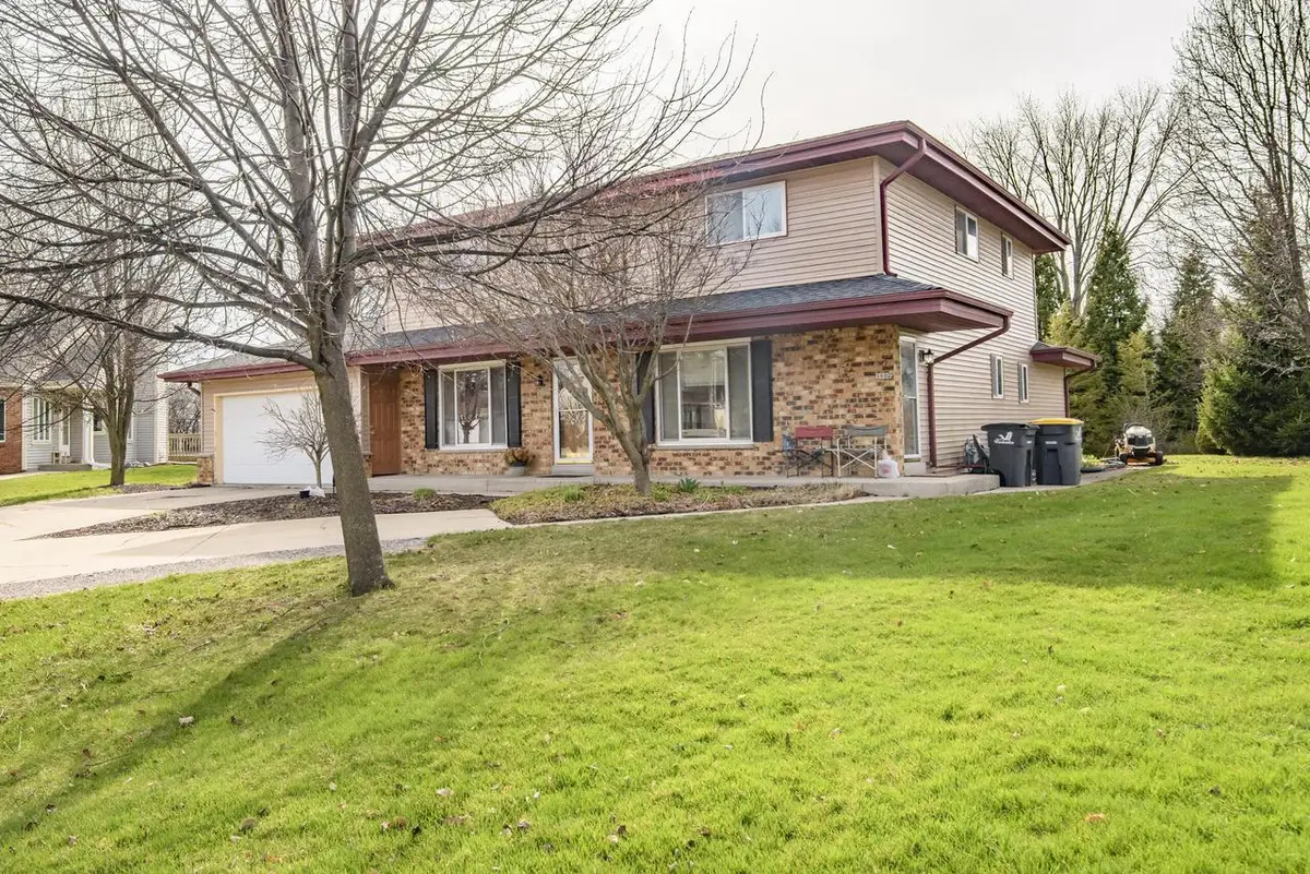 1600 Stardust DRIVE, Waukesha, WI 53186 - #1