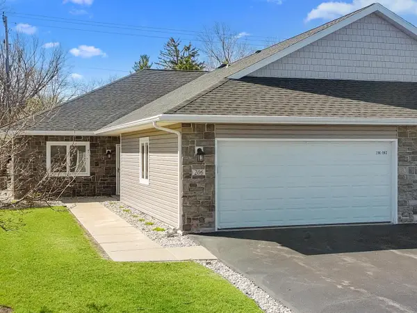 206 Potter ROAD #102, Elkhorn, WI 53121