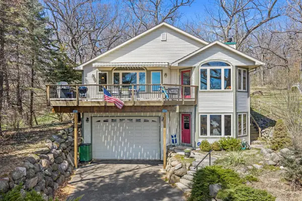 W303N2665 Maple AVENUE, Pewaukee, WI 53072