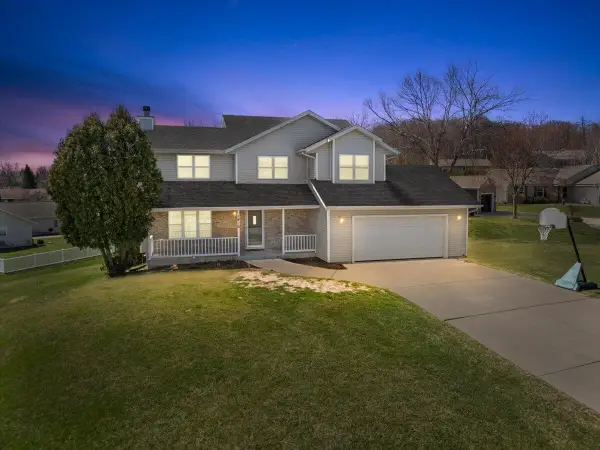 1416 Villa Park COURT, West Bend, WI 53090