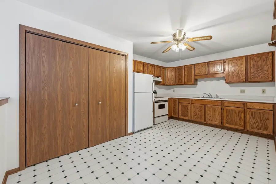 160 Maple AVENUE S #6, Slinger, WI 53086 - #2