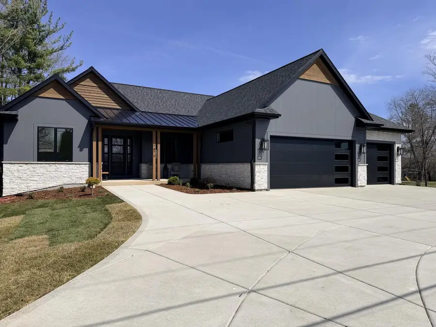 7876 W Drexel AVENUE, Franklin, WI 53132 - #3
