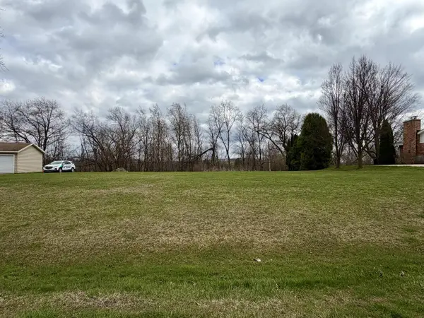 18515 W HILLCREST DRIVE, New Berlin, WI 53146