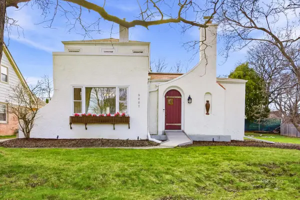 3227 N 104th STREET, Wauwatosa, WI 53222