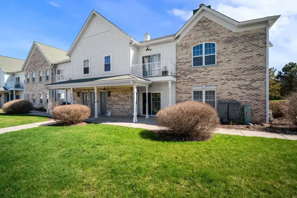 2720 Northview ROAD #33, Waukesha, WI 53188