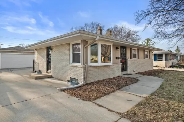 W148N8435 Albert PLACE, Menomonee Falls, WI 53051