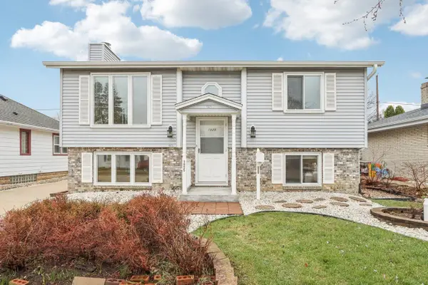 1925 E Van Beck AVENUE, Saint Francis, WI 53235