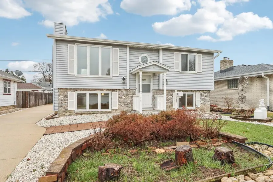 1925 E Van Beck AVENUE, Saint Francis, WI 53235 - #2