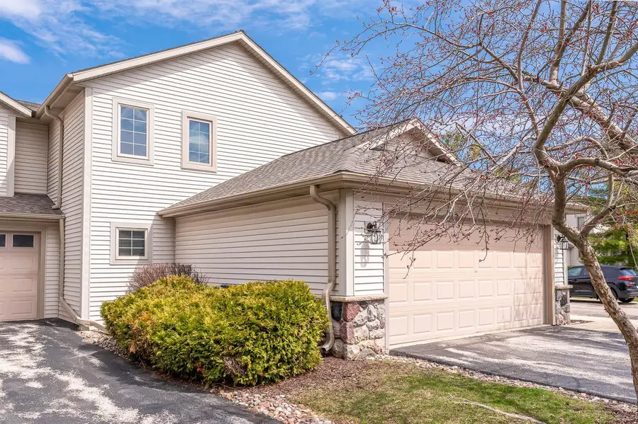 2255 Circle Ridge ROAD #E, Delafield, WI 53018 - #2