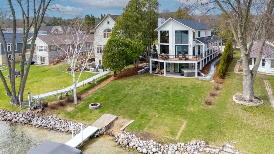 5530 W Lake DRIVE, West Bend, WI 53095 - #2