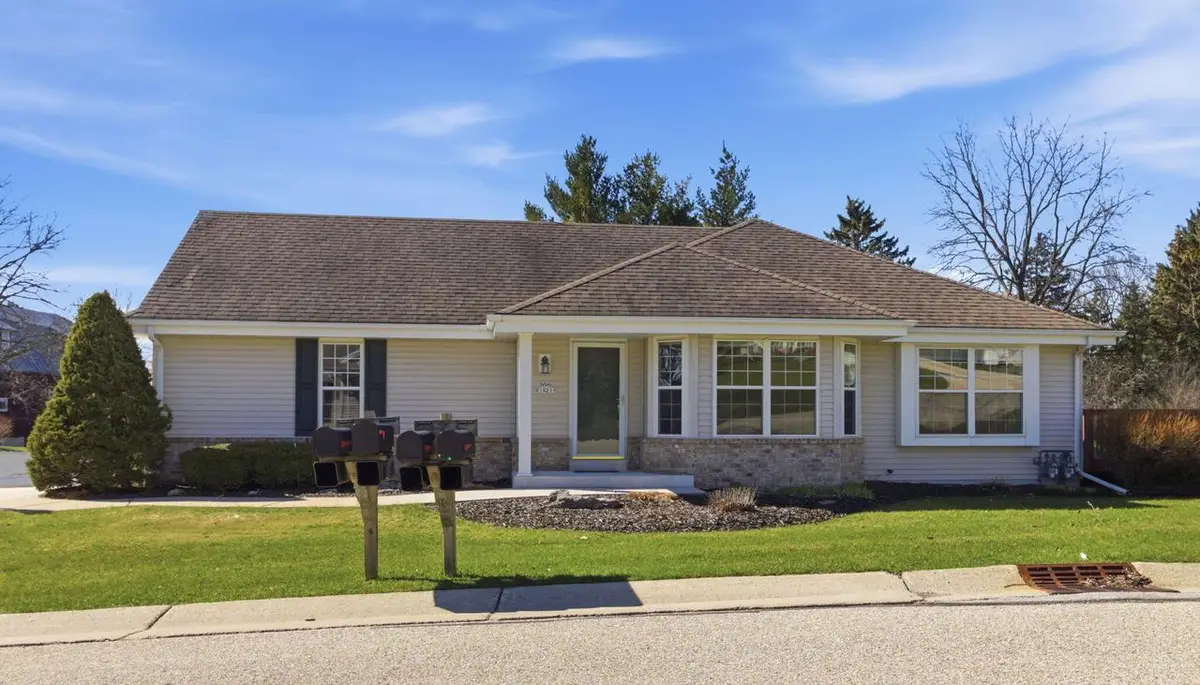 N96W14211 Knollcrest CIRCLE, Germantown, WI 53022 - #1