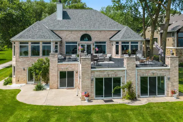 W304N2470 Maple AVENUE, Pewaukee, WI 53072