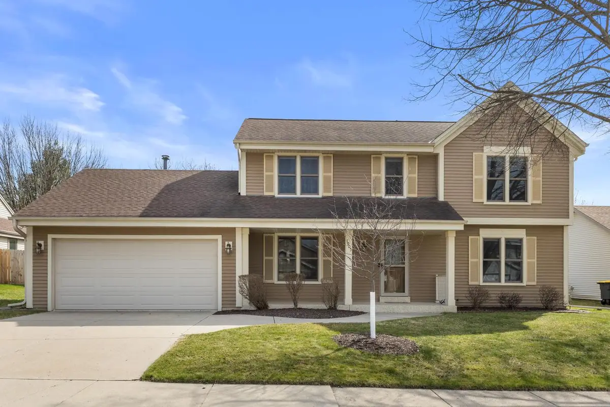 1905 Cliff Alex COURT N, Waukesha, WI 53189 - #1