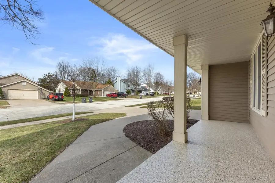 1905 Cliff Alex COURT N, Waukesha, WI 53189 - #2