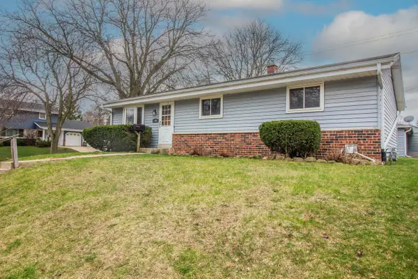 1489 Birch DRIVE, Waukesha, WI 53188