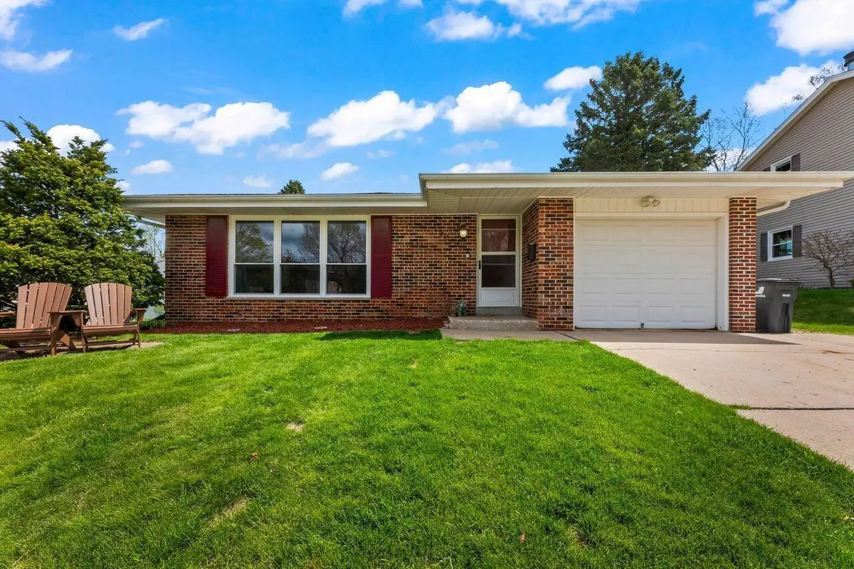 2033 Empire DRIVE, Waukesha, WI 53186 - #1