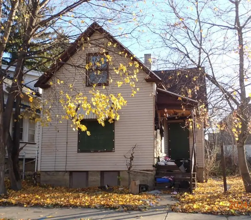 3260 N 15 STREET, Milwaukee, WI 53206 - #1